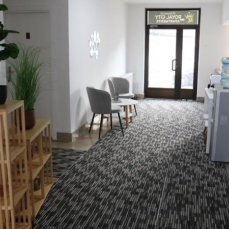Royal City Apartments ヤイツェ エクステリア 写真