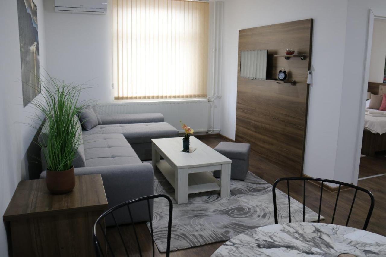 Royal City Apartments ヤイツェ エクステリア 写真