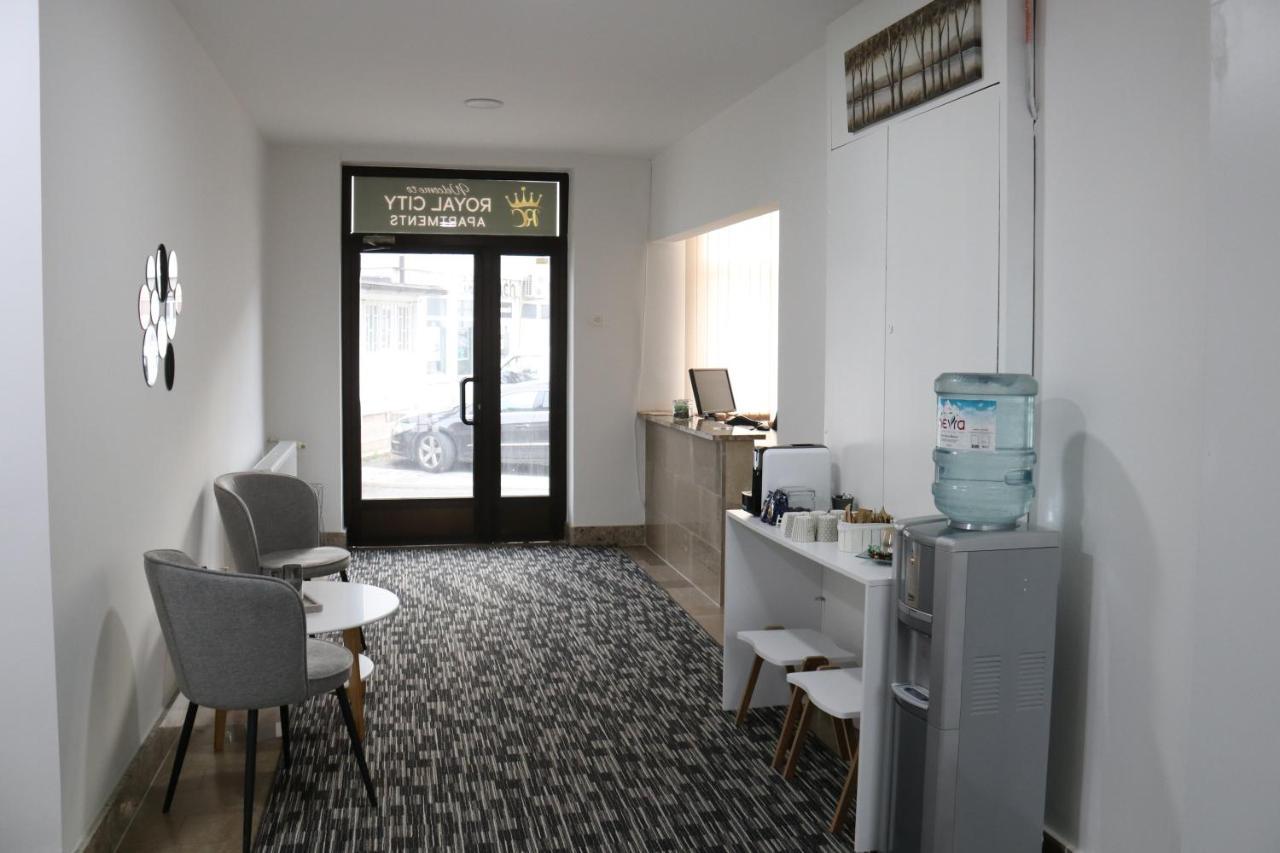 Royal City Apartments ヤイツェ エクステリア 写真