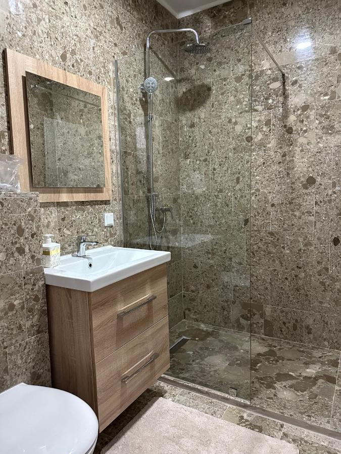 Royal City Apartments ヤイツェ エクステリア 写真