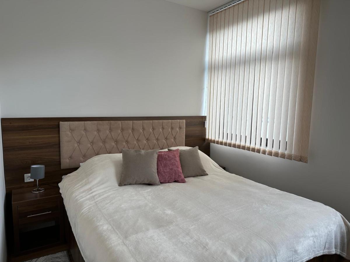 Royal City Apartments ヤイツェ エクステリア 写真